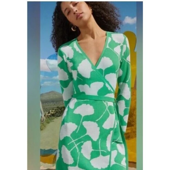 Diane Von Furstenberg Sweater Wrap Mini Dress Green Floral Long Sleeve Size L - Picture 1 of 8